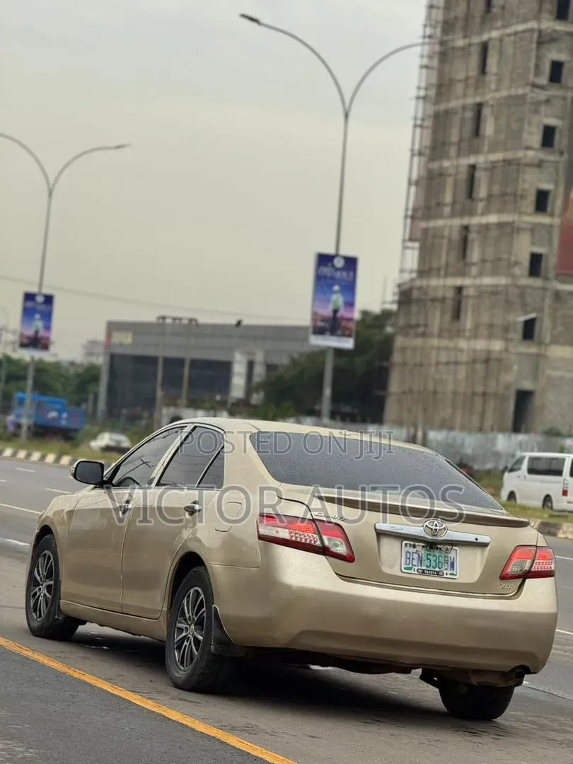 Toyota Camry 2010 Gold