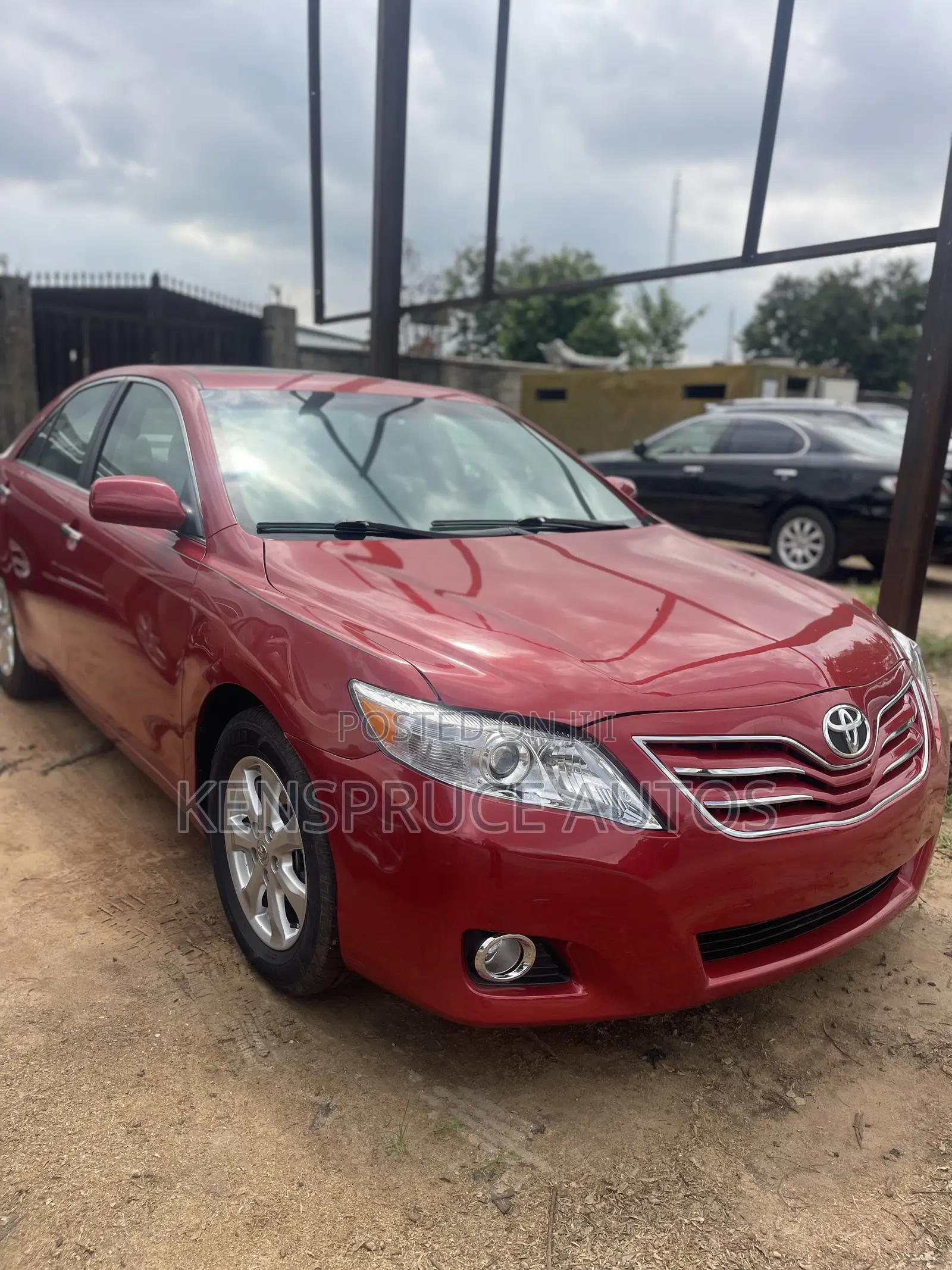 Toyota Camry XLE 4dr Sedan (2.5L 4cyl 6A) 2011 Red