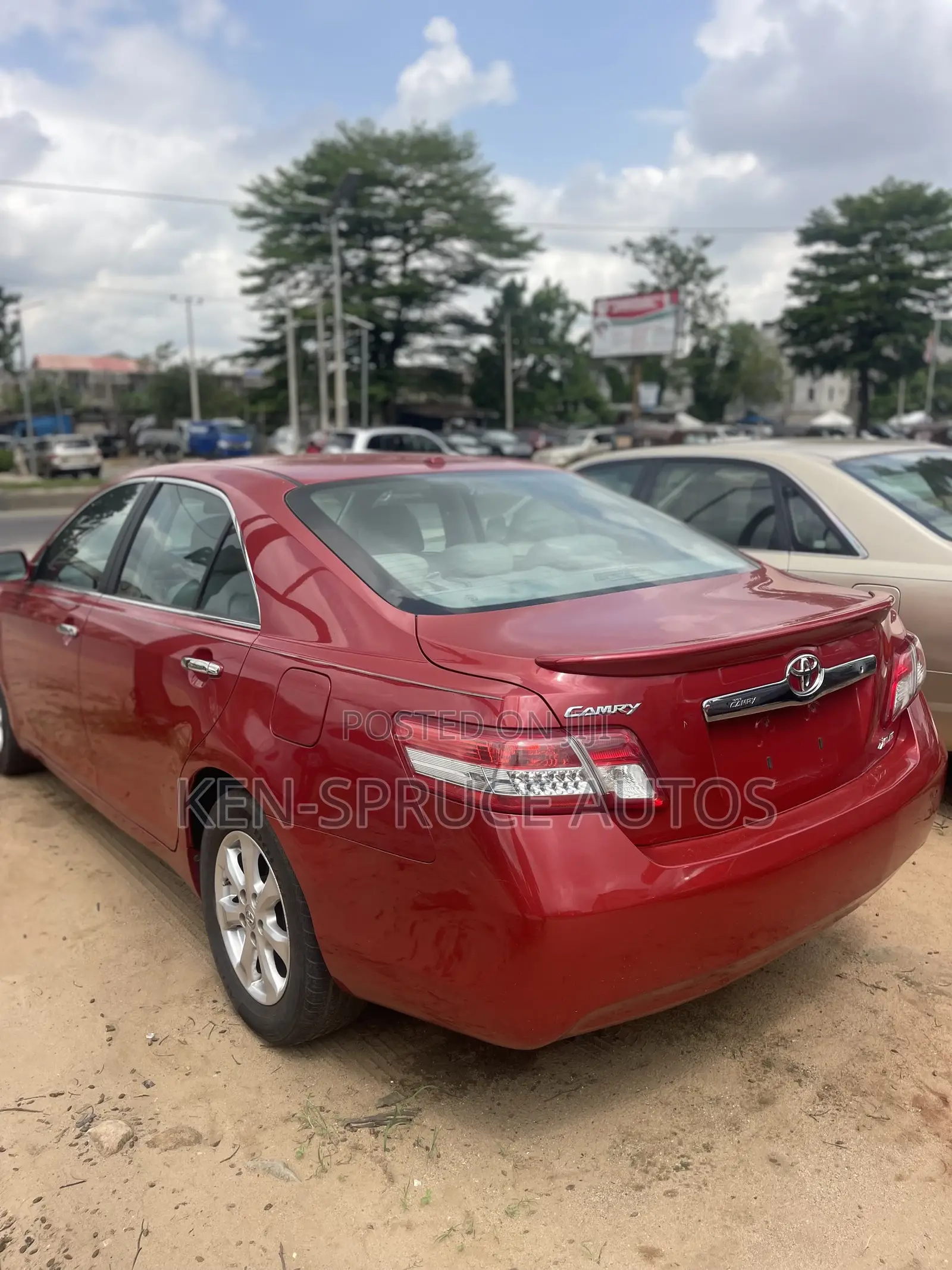 Toyota Camry XLE 4dr Sedan (2.5L 4cyl 6A) 2011 Red