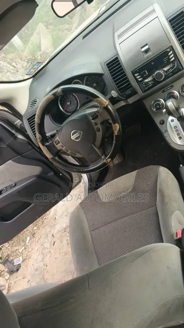 Nissan Sentra 2011 Silver