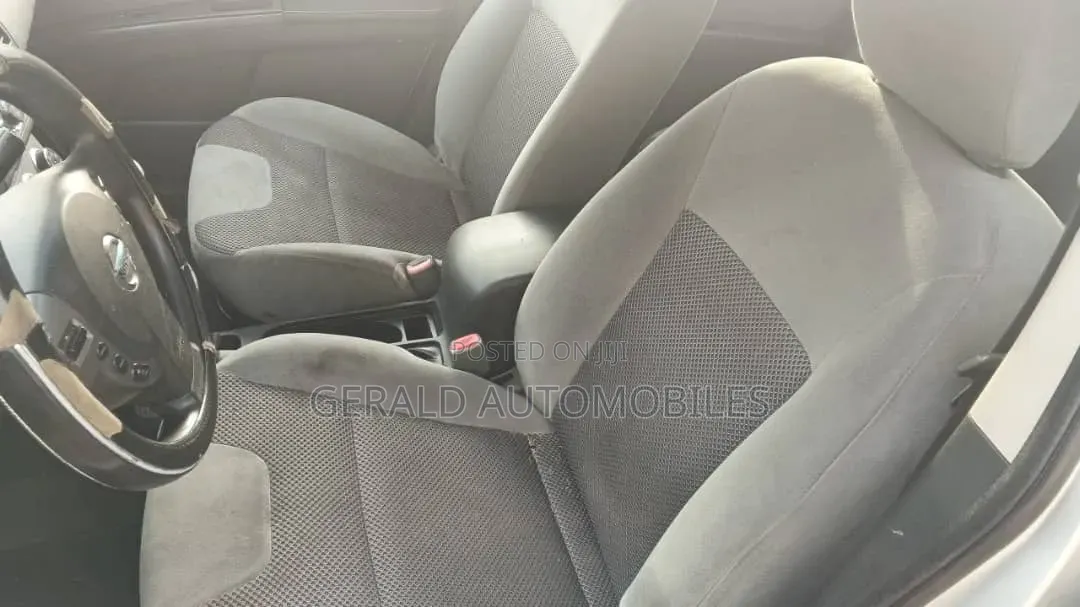 Nissan Sentra 2011 Silver