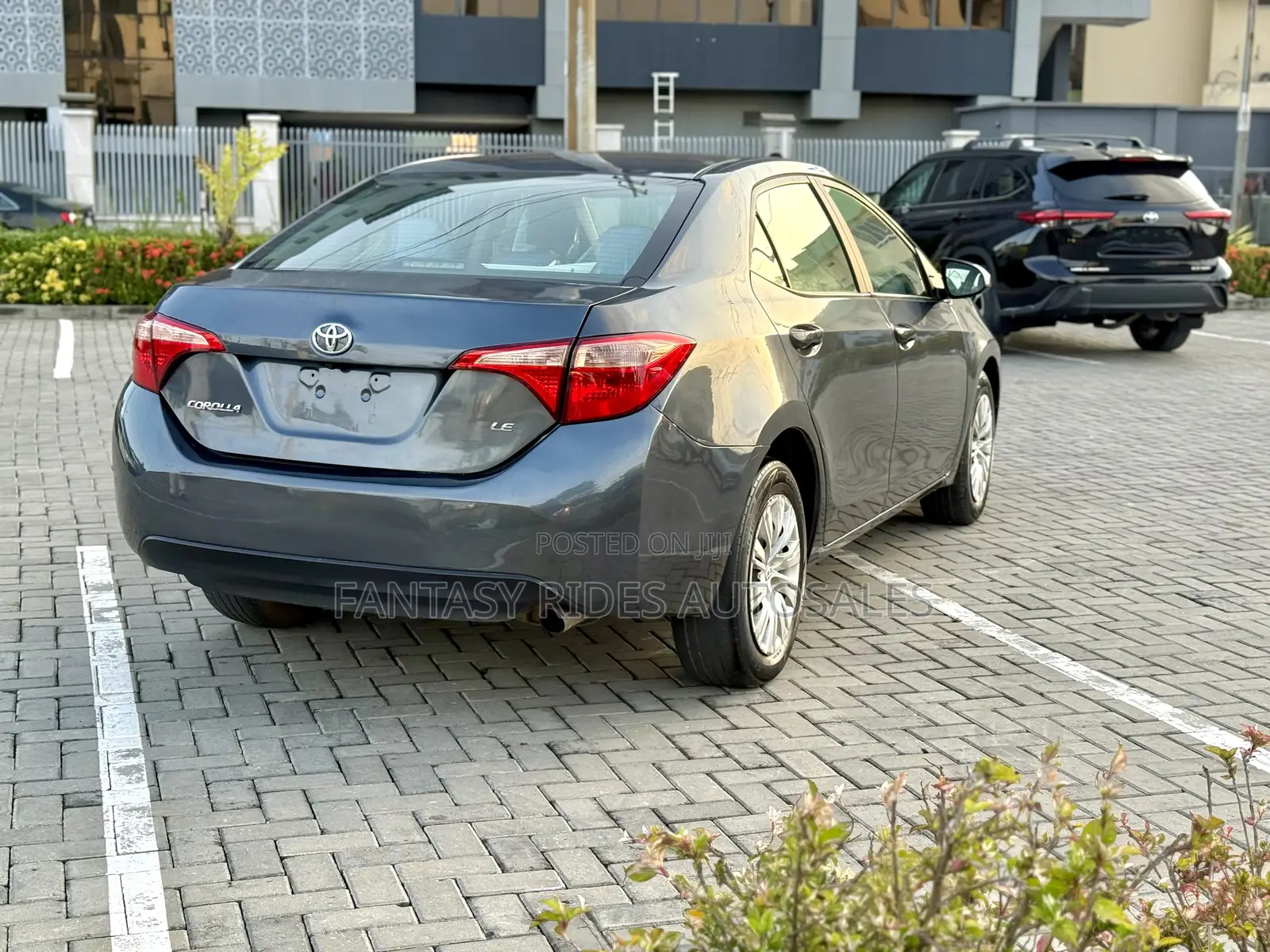 Toyota Corolla LE 4dr Sedan (1.8L 4cyl CVT) 2017 Gray