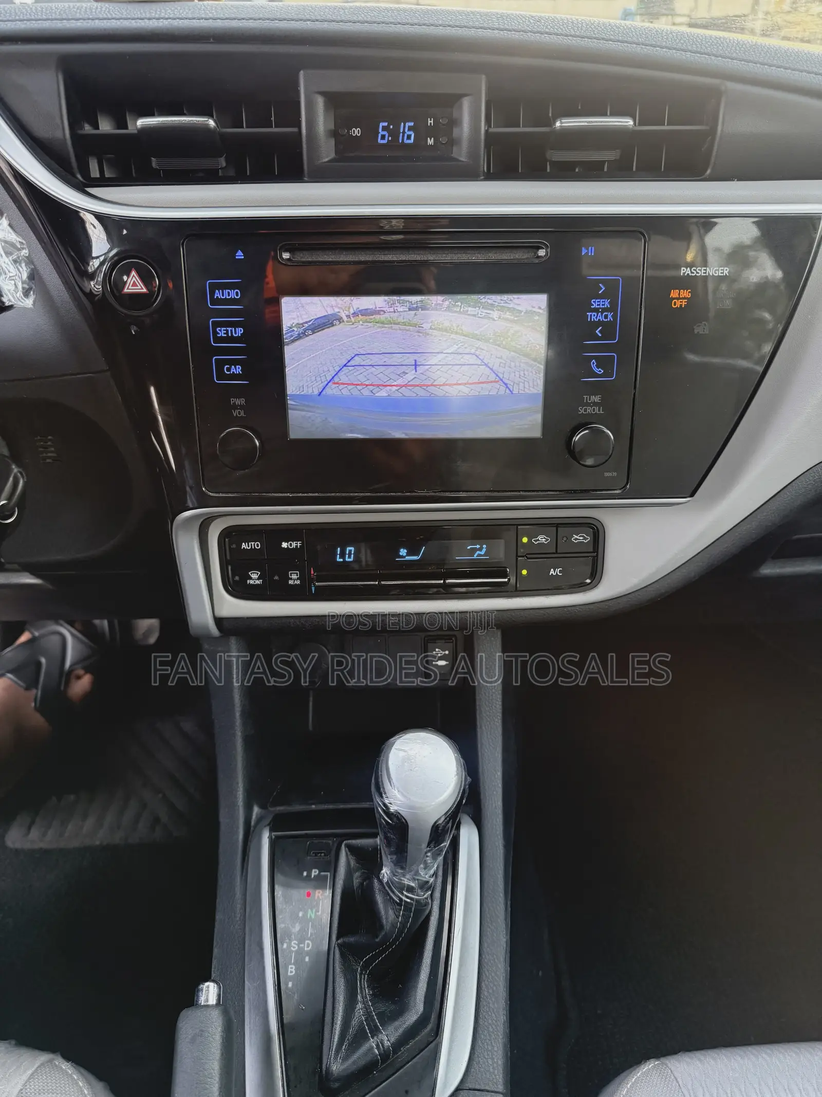 Toyota Corolla LE 4dr Sedan (1.8L 4cyl CVT) 2017 Gray