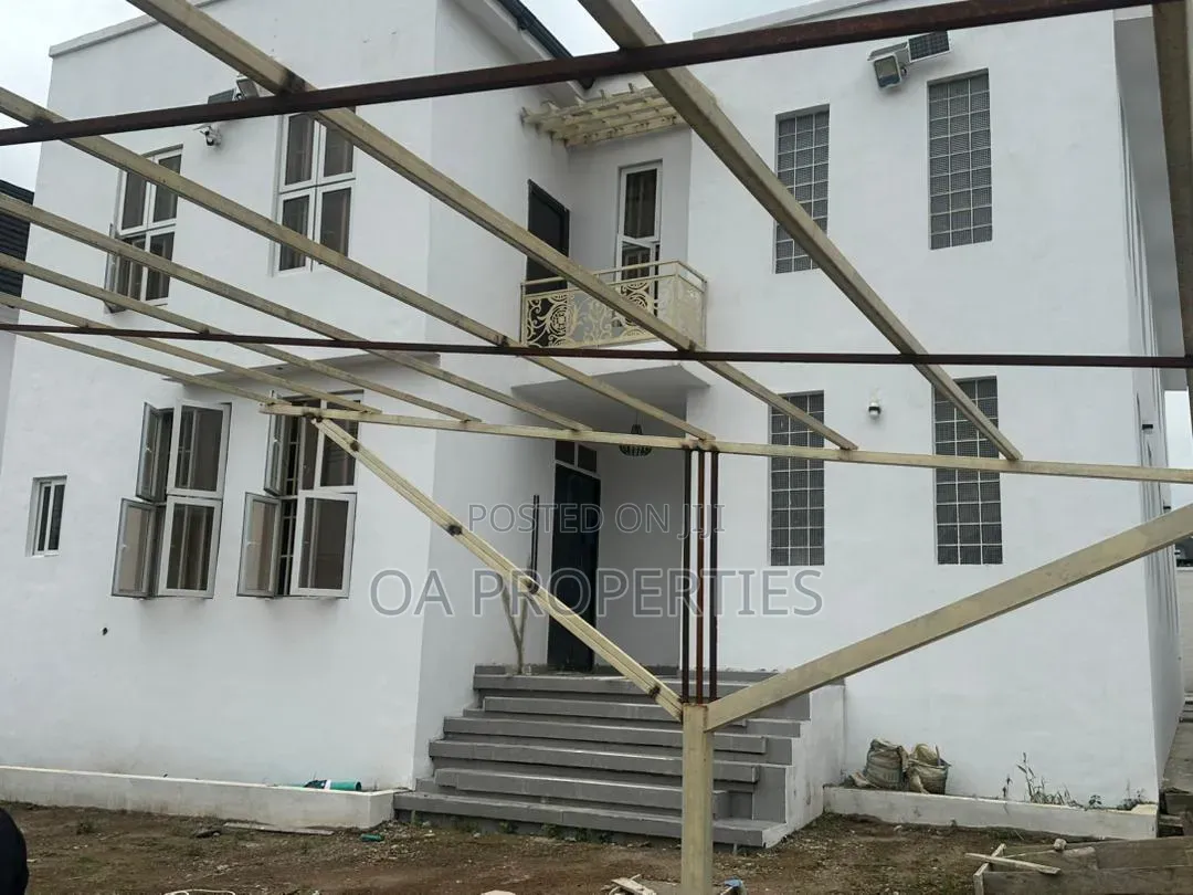 5bdrm Duplex in Ikolaba Estate, Ibadan for rent