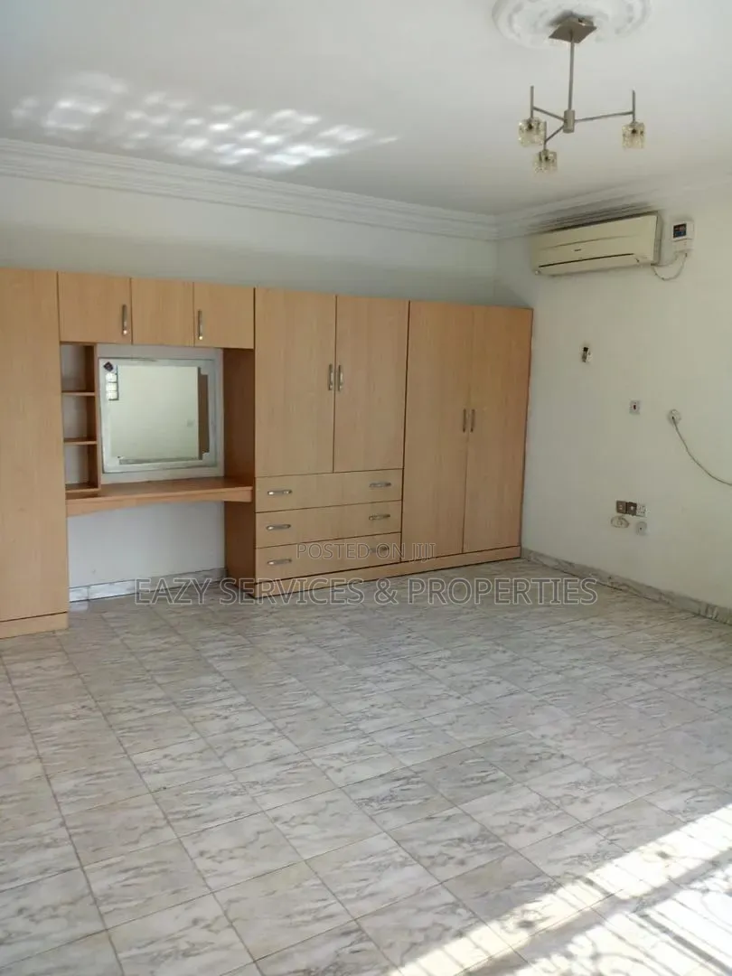 20bdrm Block of Flats in Lekki Phase One for sale