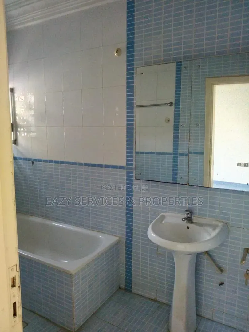 20bdrm Block of Flats in Lekki Phase One for sale