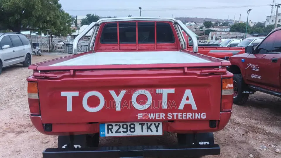 Toyota Hilux 1998 Red