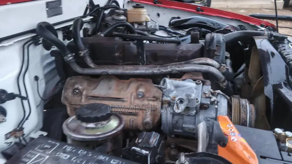 Toyota Hilux 1998 Red