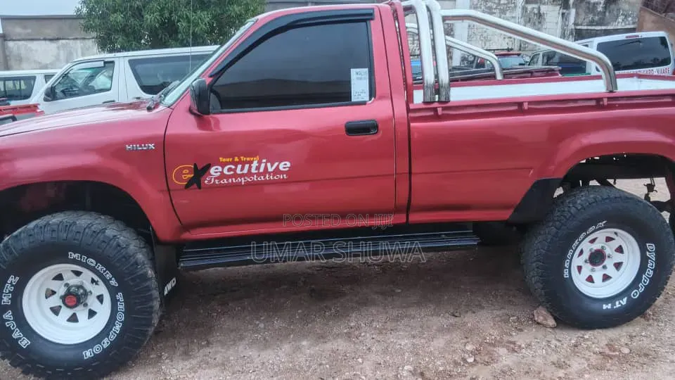 Toyota Hilux 1998 Red