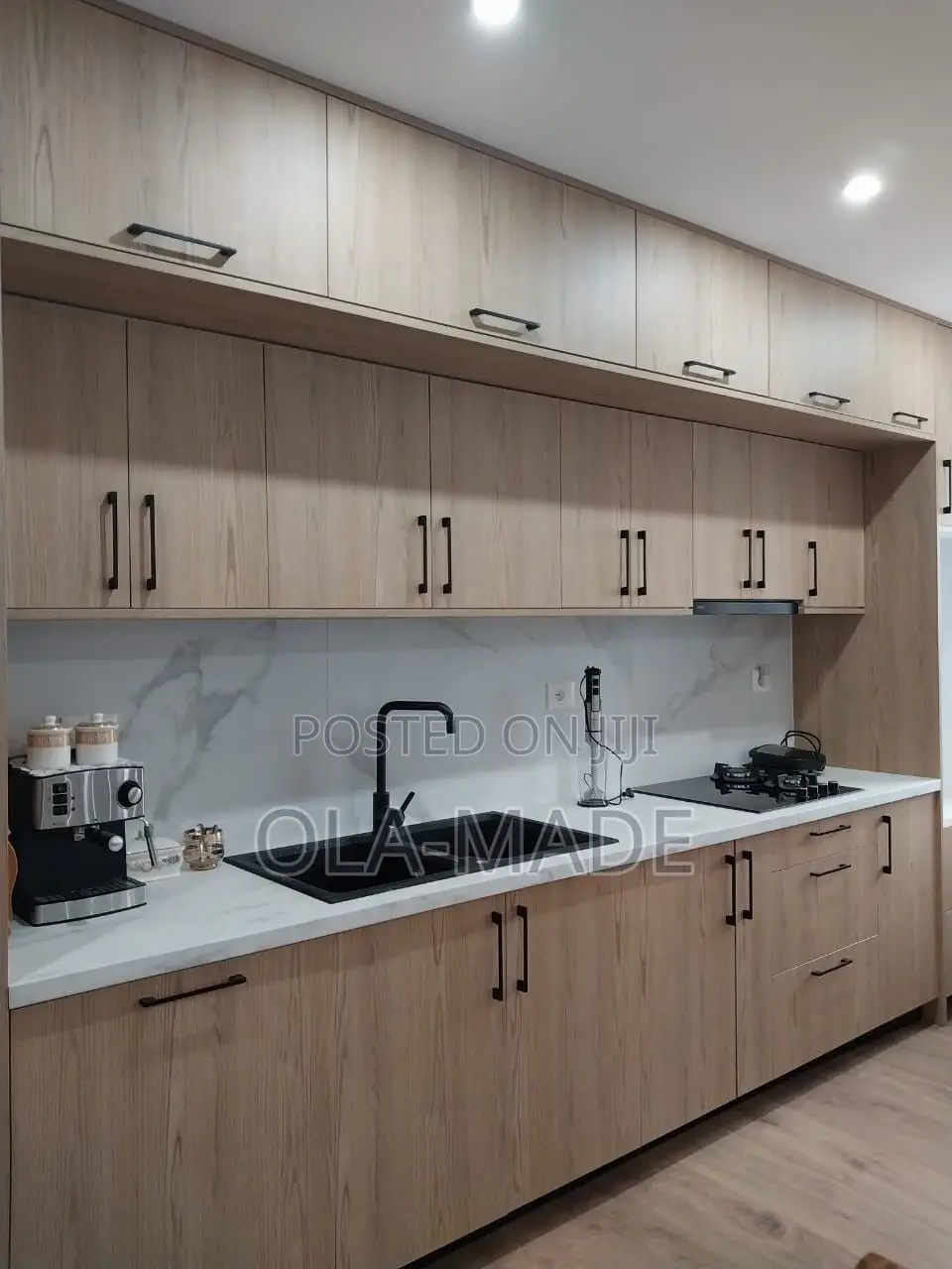 Matte Finish Kitchen Cabinets With Marble Top