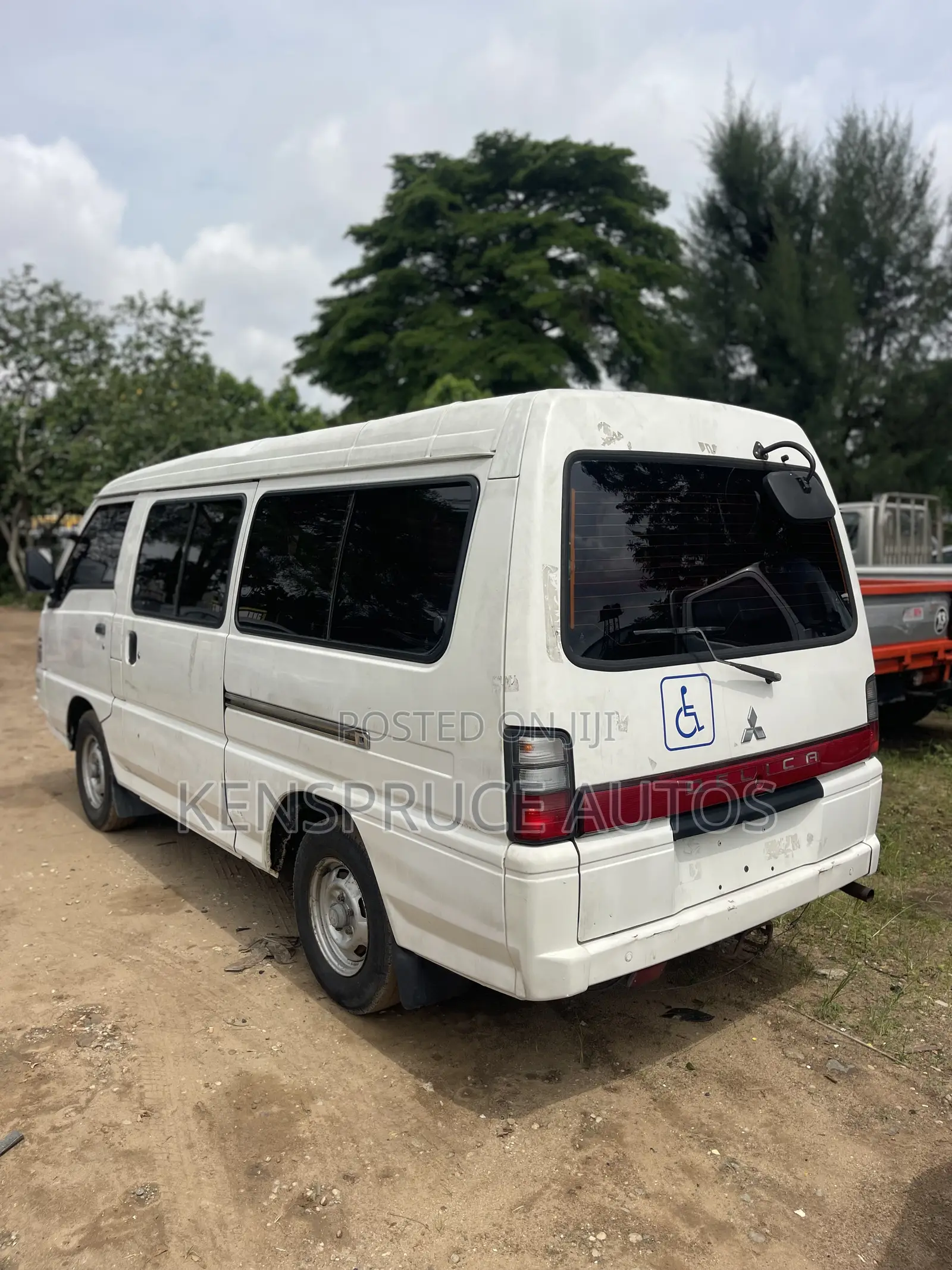 Mitsubishi Delica 2011 White