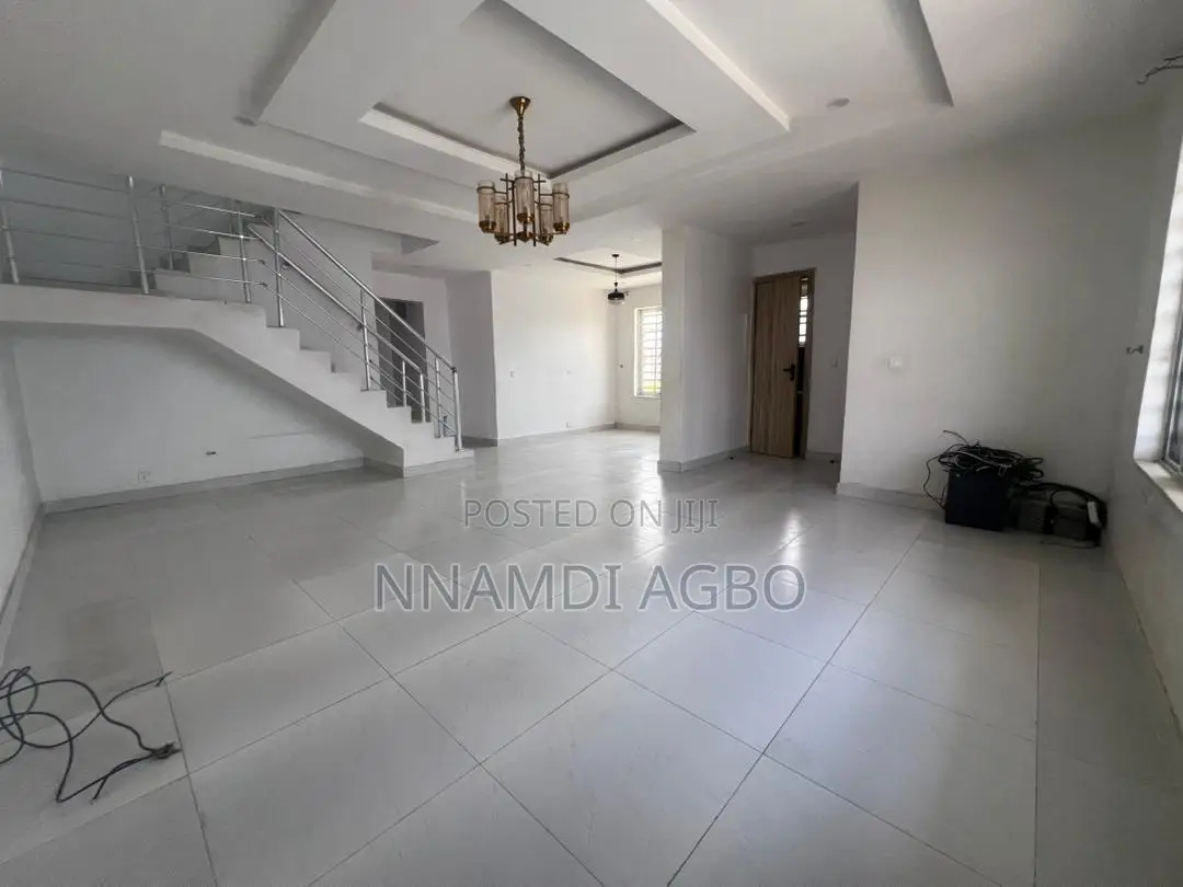 3bdrm Duplex in Chevron for rent