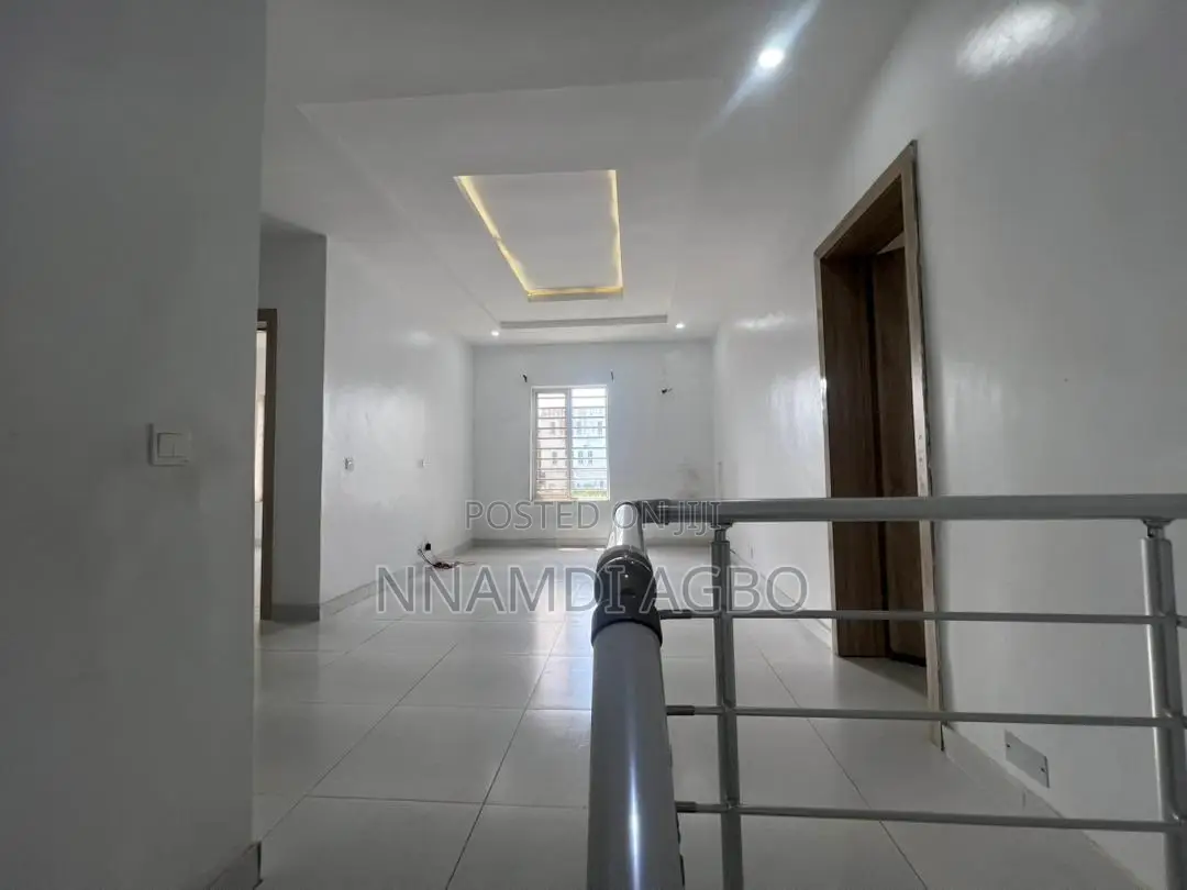 3bdrm Duplex in Chevron for rent