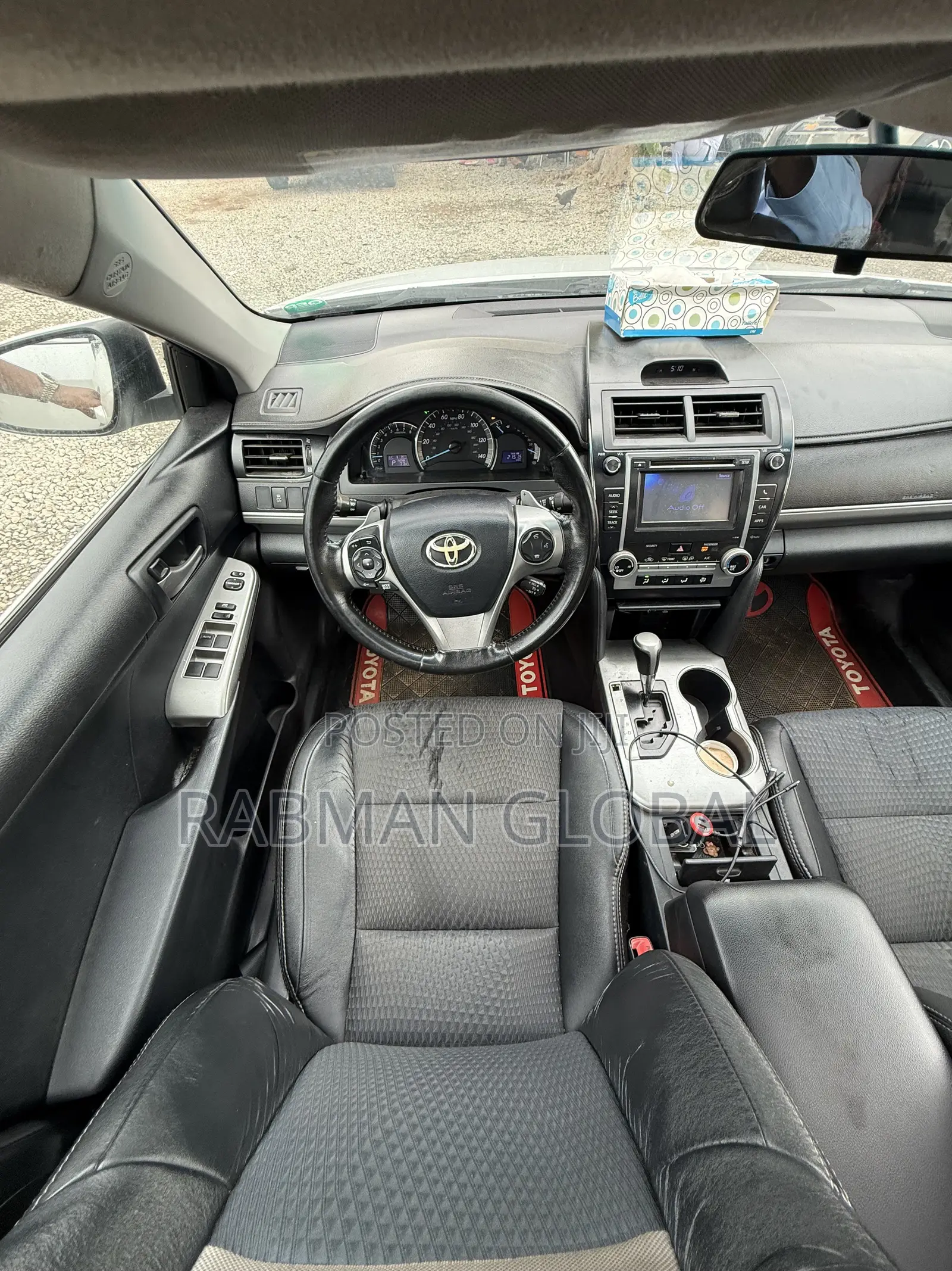 Toyota Camry SE 4dr Sedan (2.5L 4cyl 6A) 2013 White