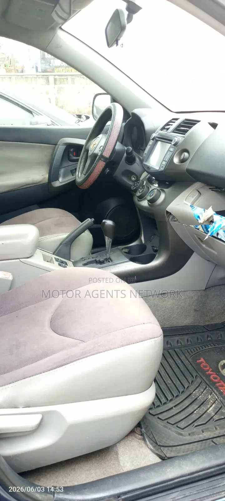 Toyota Hilux 2013 White