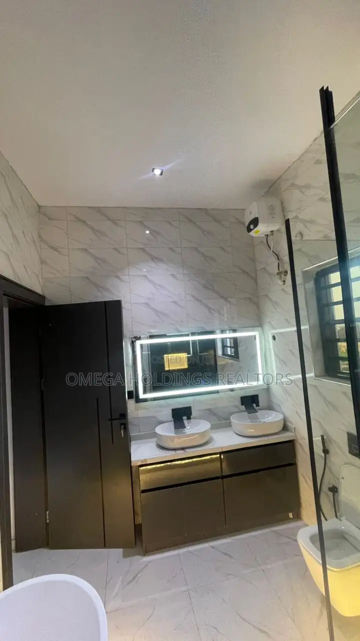 4bdrm Duplex in Alao Akala Estatw, Akobo for sale