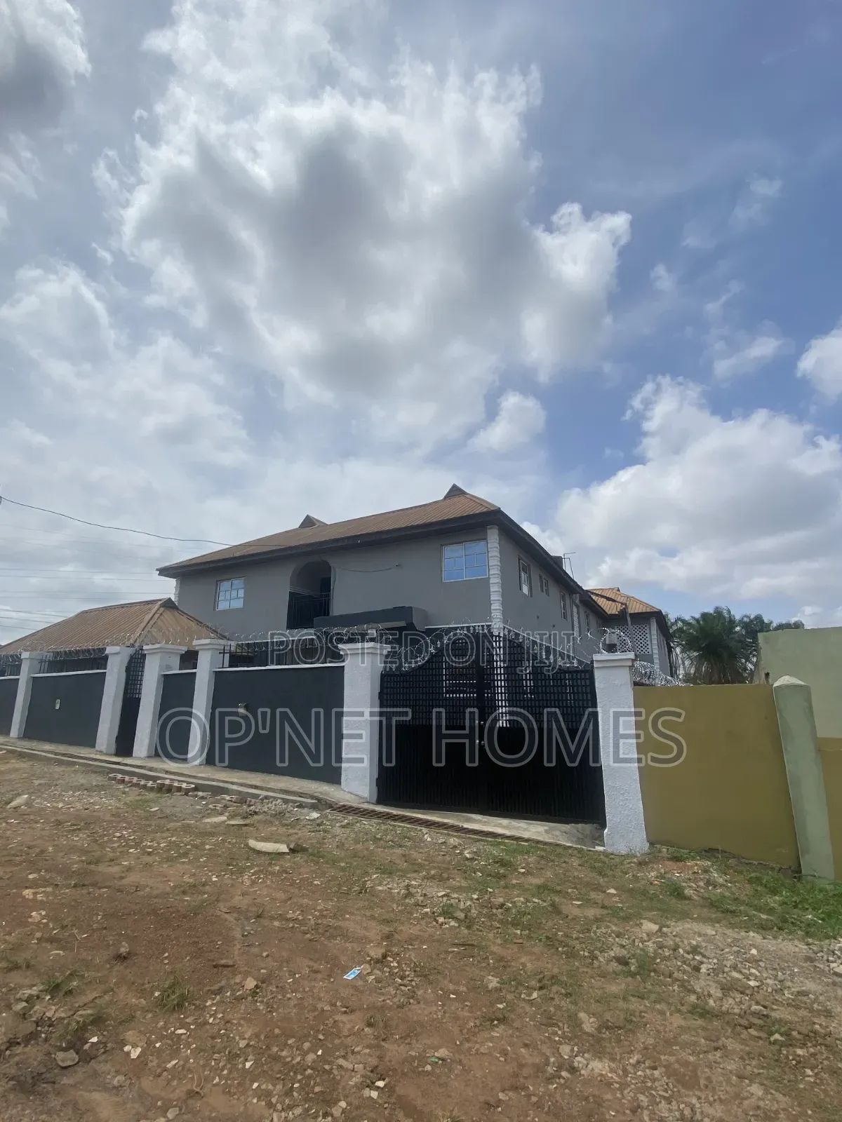 20bdrm Apartment in Akure for sale