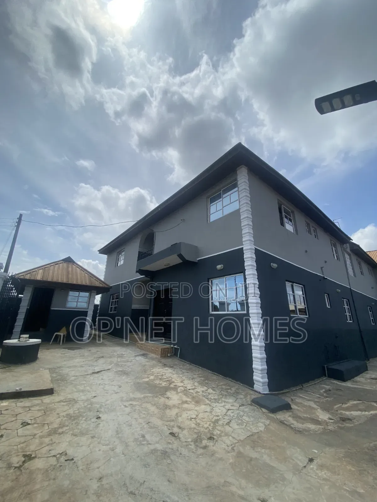 20bdrm Apartment in Akure for sale