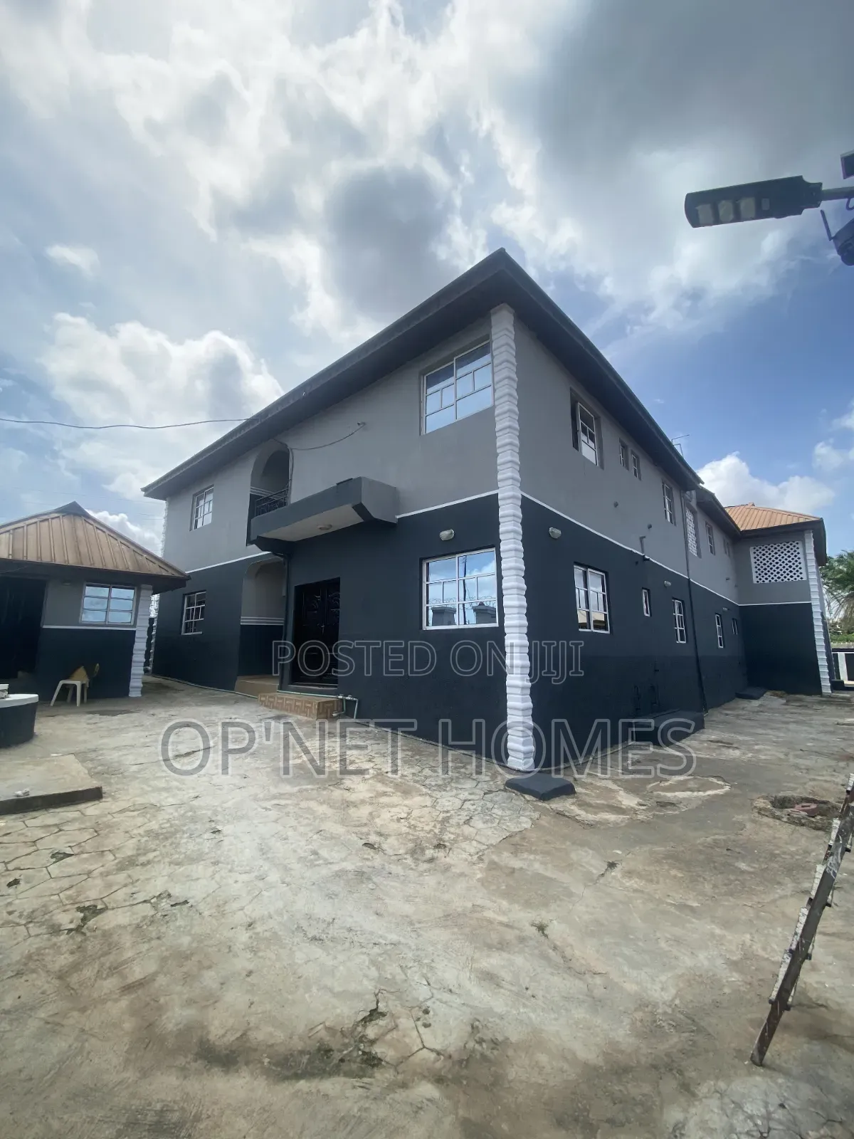 20bdrm Apartment in Akure for sale