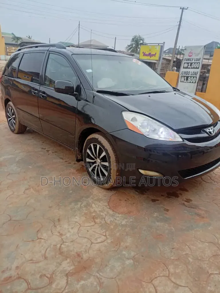 Toyota Sienna LE 2008 Black