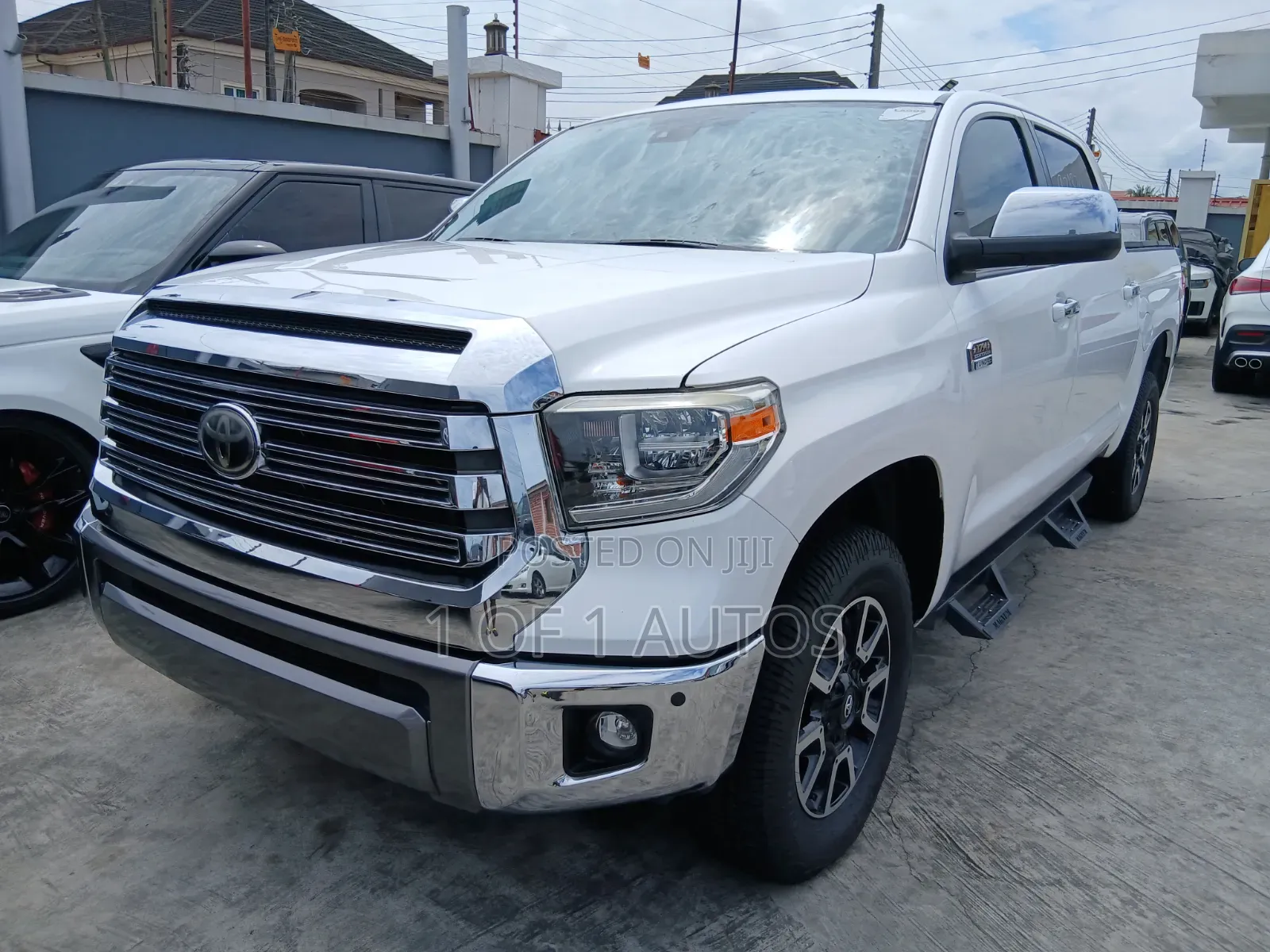 Toyota Tundra 1794 5.7L V8 4x4 CrewMax 5.6 ft. box 145.7 in. WB 2020