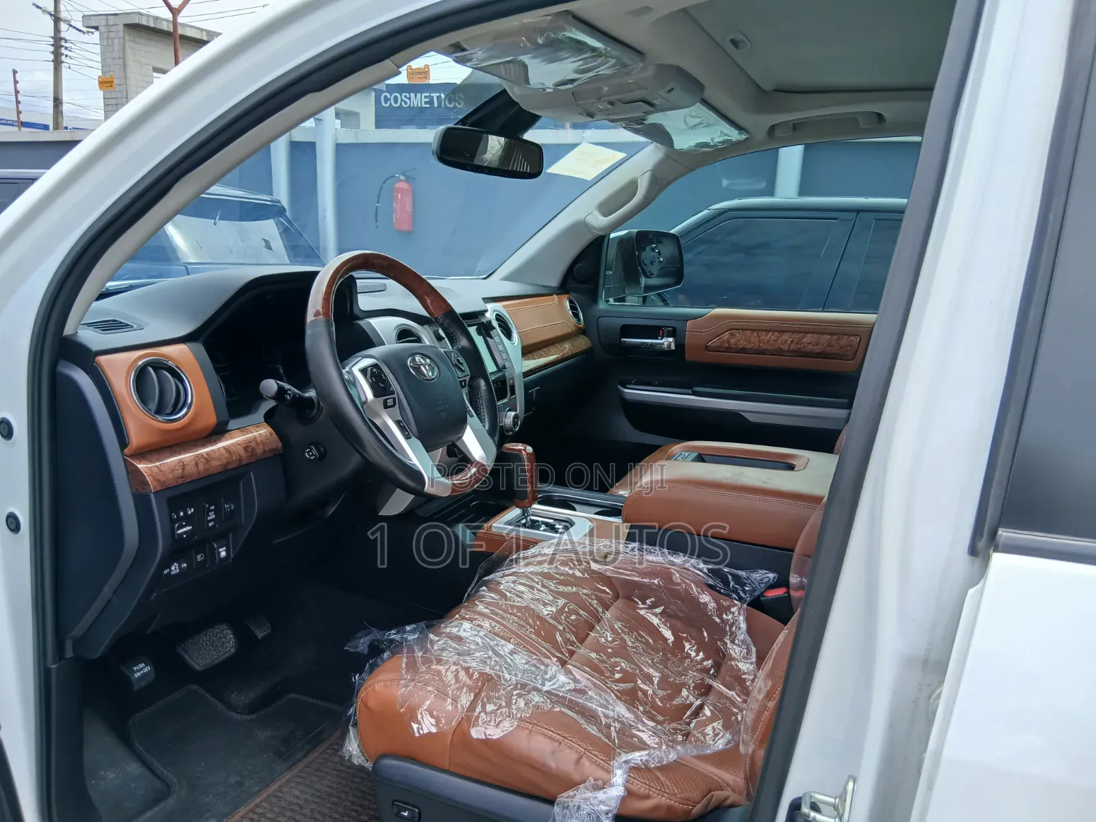 Toyota Tundra 1794 5.7L V8 4x4 CrewMax 5.6 ft. box 145.7 in. WB 2020