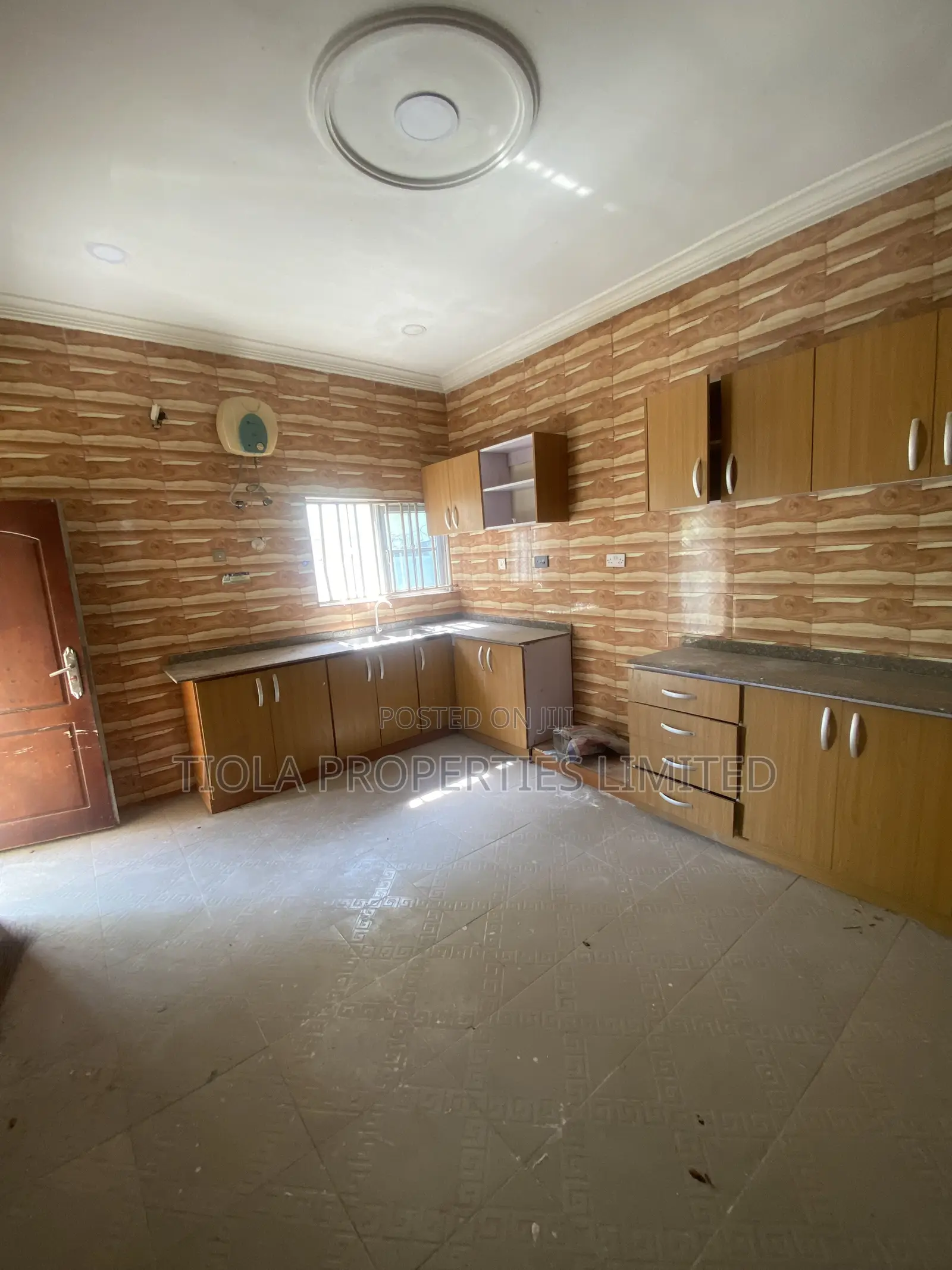 5bdrm Duplex in Royal Anchor Estate, Kaura for sale