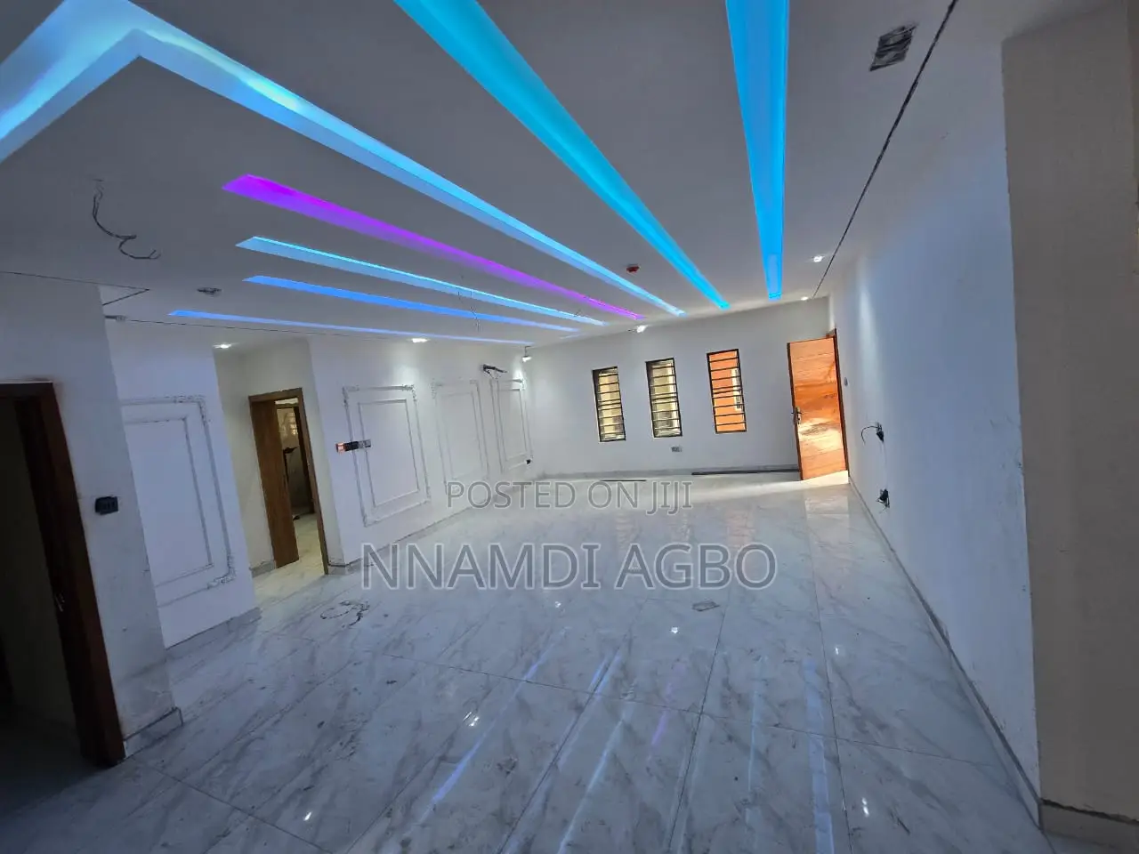 Mini Flat in Chevron for rent