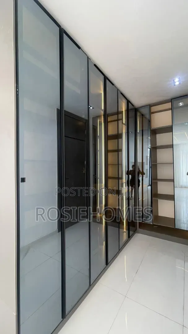 5bdrm Duplex in Chevron for sale
