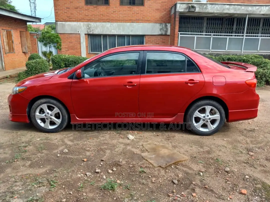 Toyota Corolla S 4dr Sedan (1.8L 4cyl 4A) 2013 Red