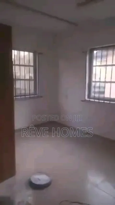 3bdrm Apartment in Shomolu for rent
