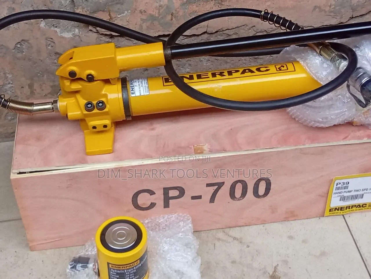10-Ton Enerpac Hydraulic Jack With Hand Pump(Cp-700)