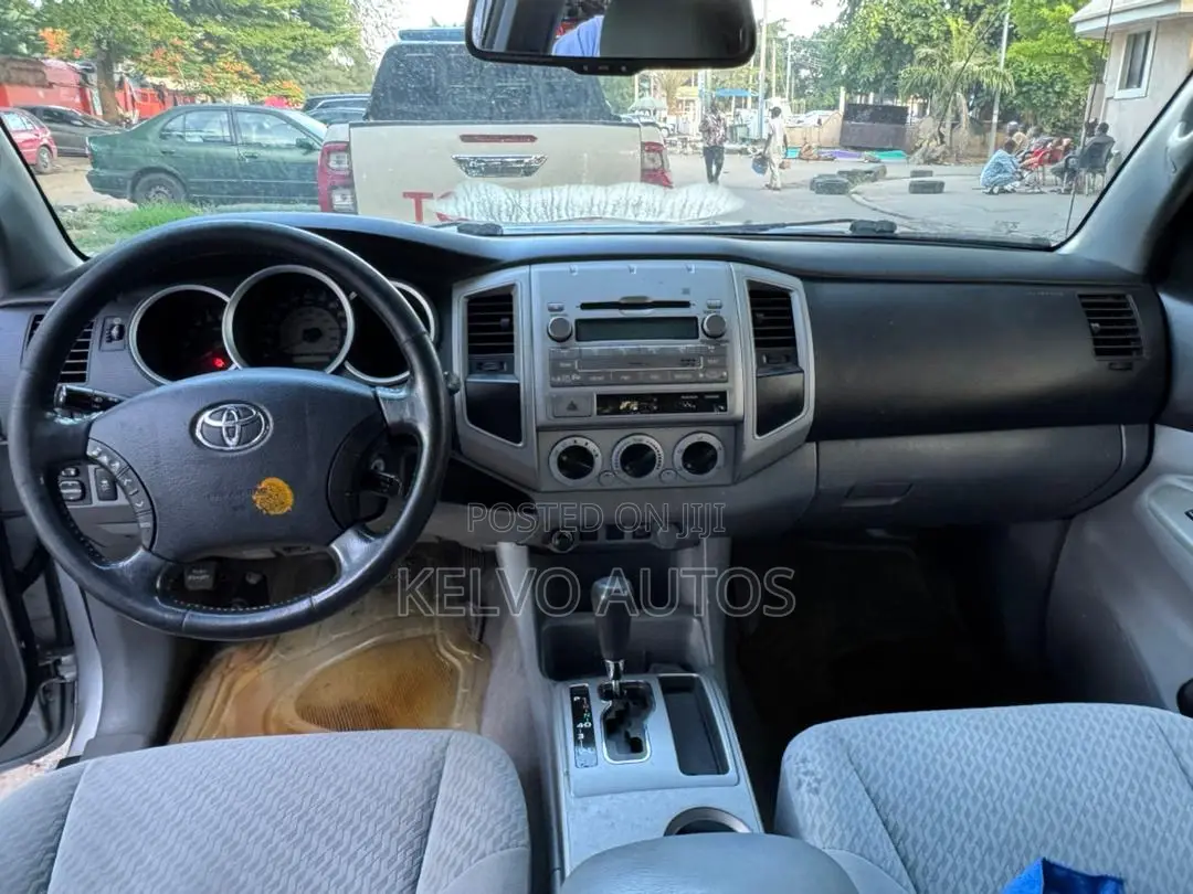 Toyota Tacoma 2010 Silver