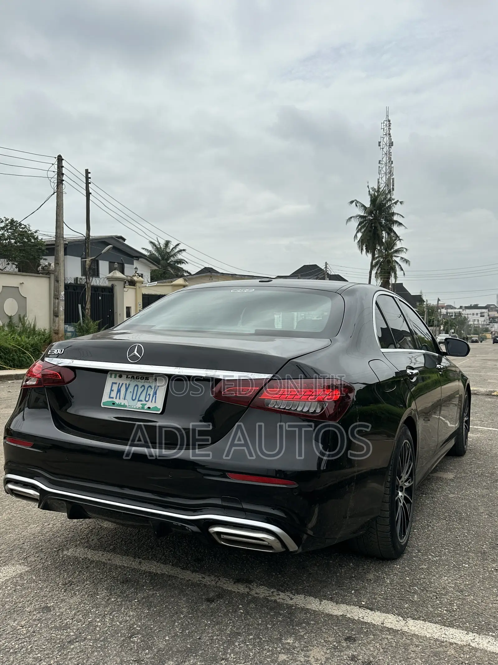 Mercedes-Benz E300 4Matic AWD Sedan (2.0L 4cyl 9A) 2017 Black