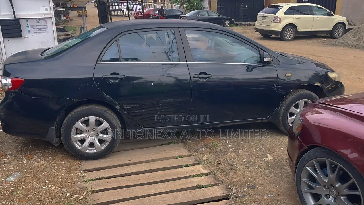 Toyota Corolla LE 4dr Sedan (1.8L 4cyl 4A) 2010 Black