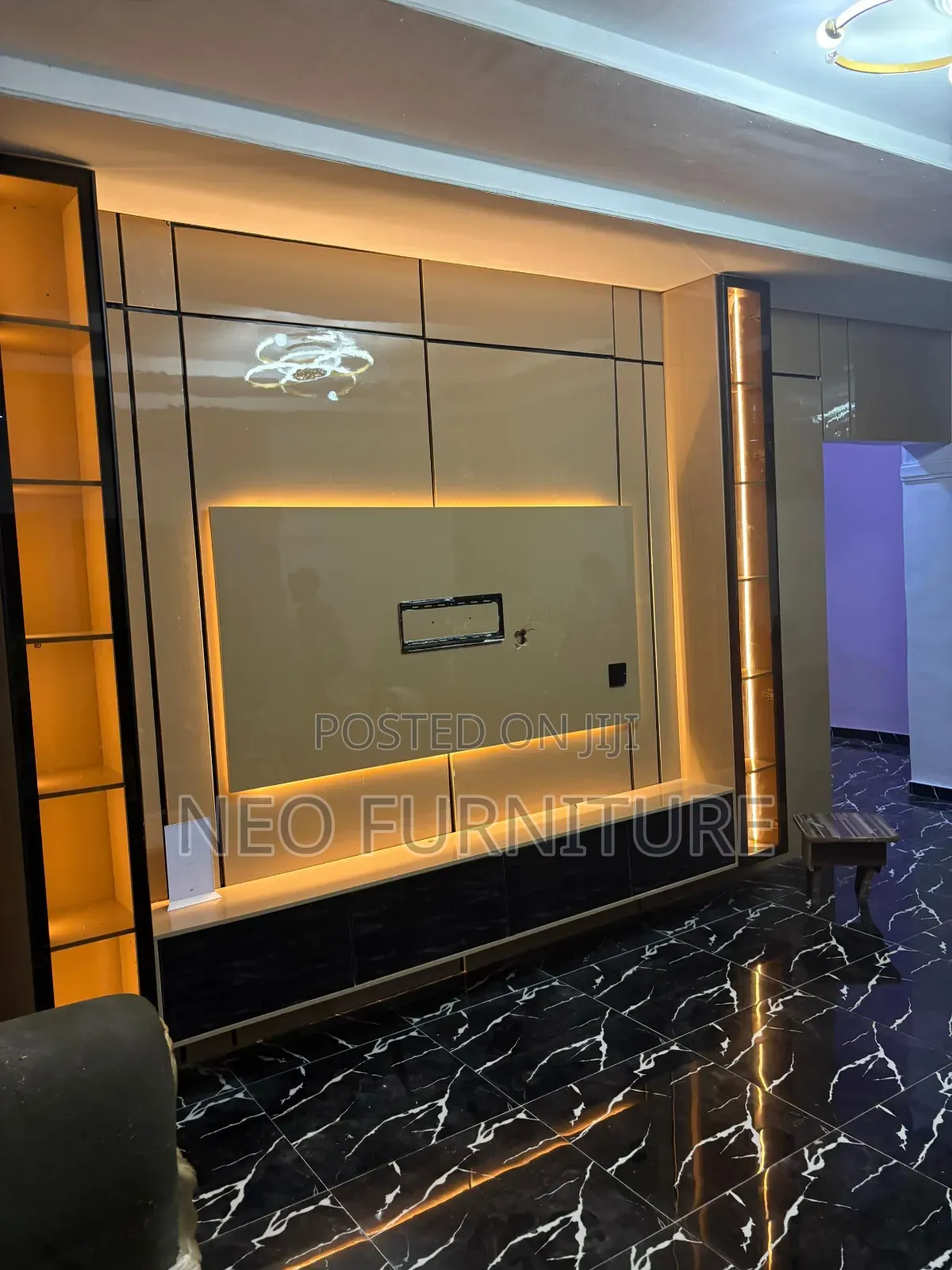 Glossy Finished Tv Console