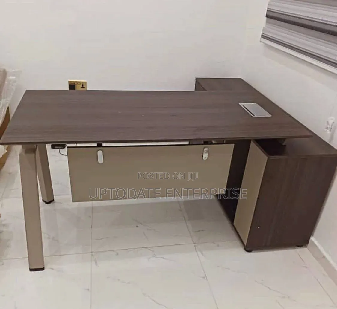 Boss Office Desk With Drawers