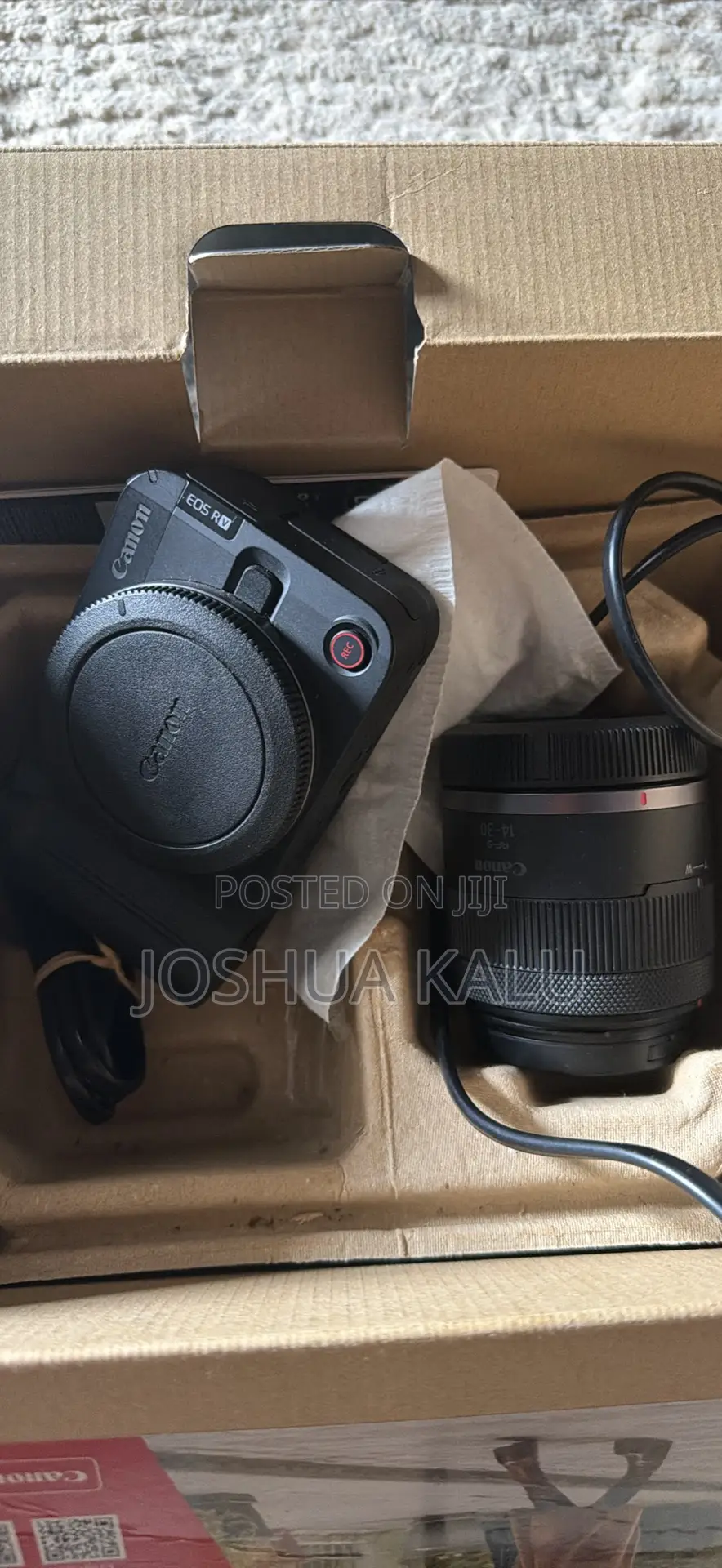 Canon Eos R50v + 14.30mm F4.3.6 Lens -Vlog Camera