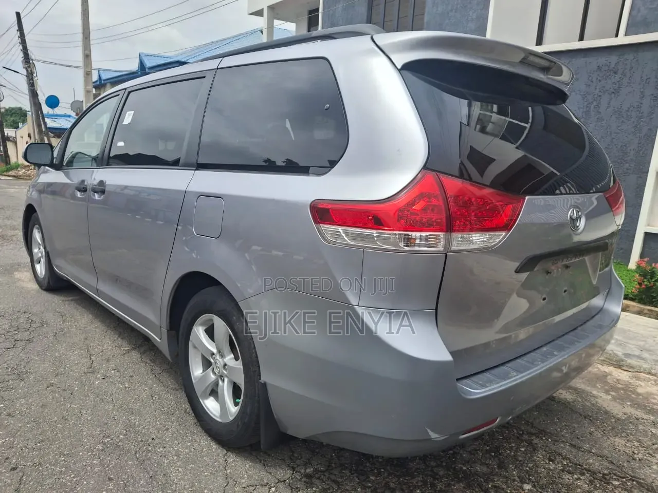 Toyota Sienna LE 7 Passenger 2011 Silver