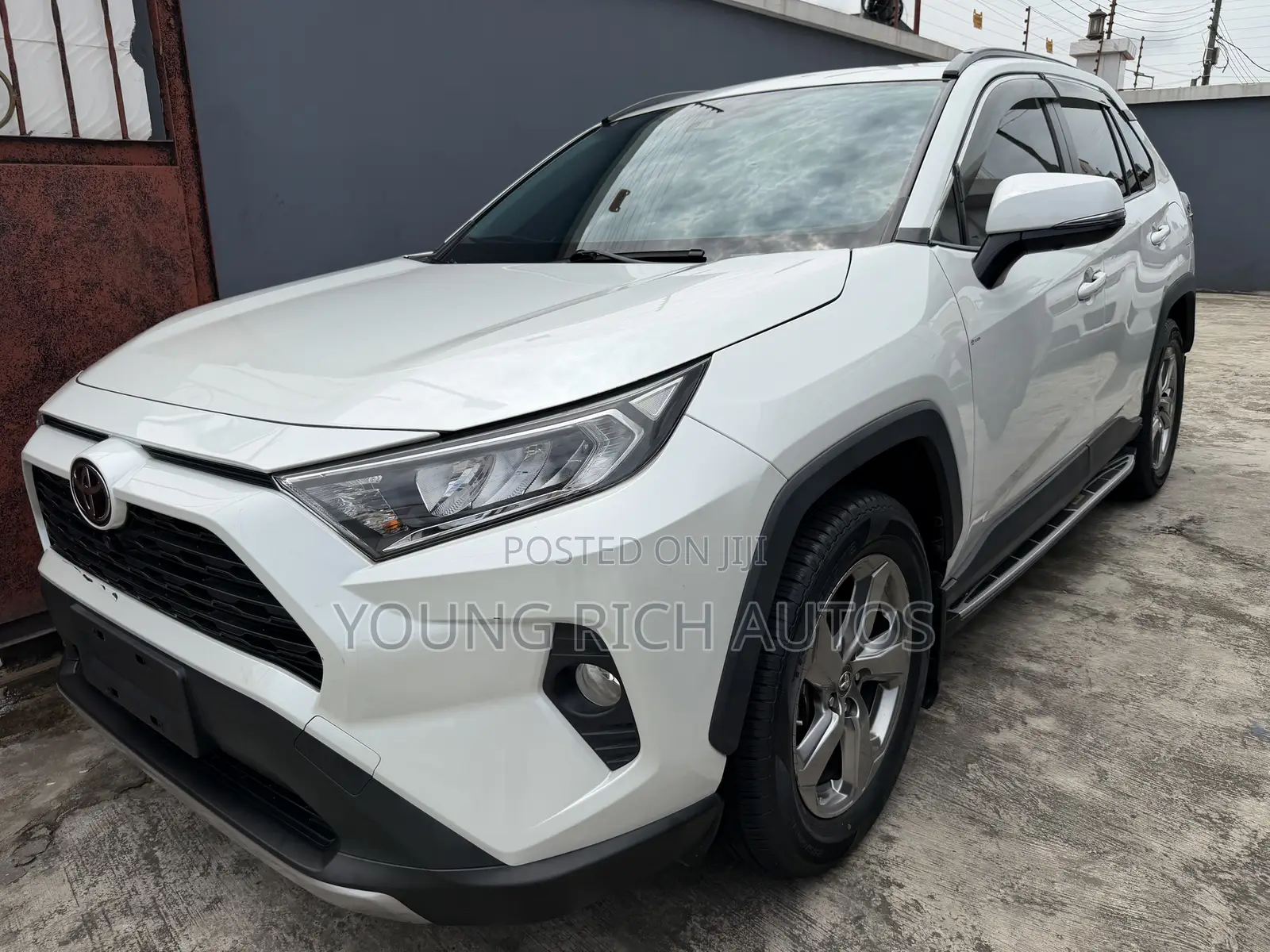 Toyota RAV4 XLE Premium 2021 White
