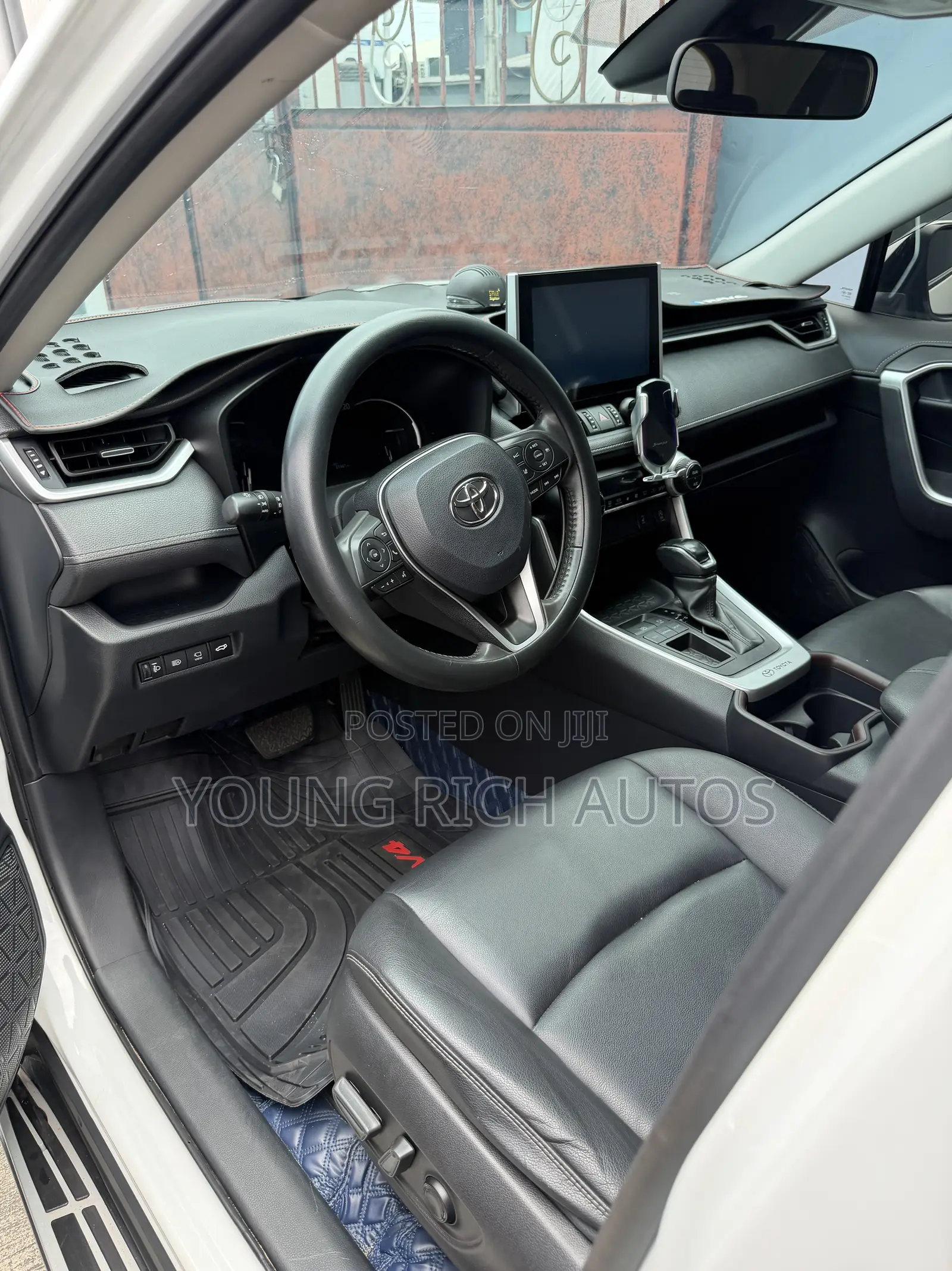 Toyota RAV4 XLE Premium 2021 White