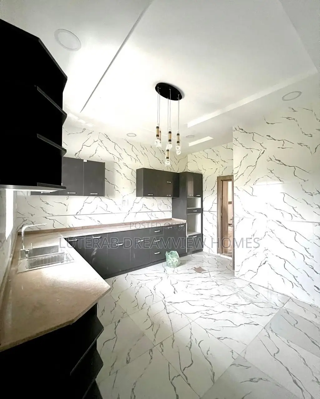5bdrm Duplex in Guzape for sale