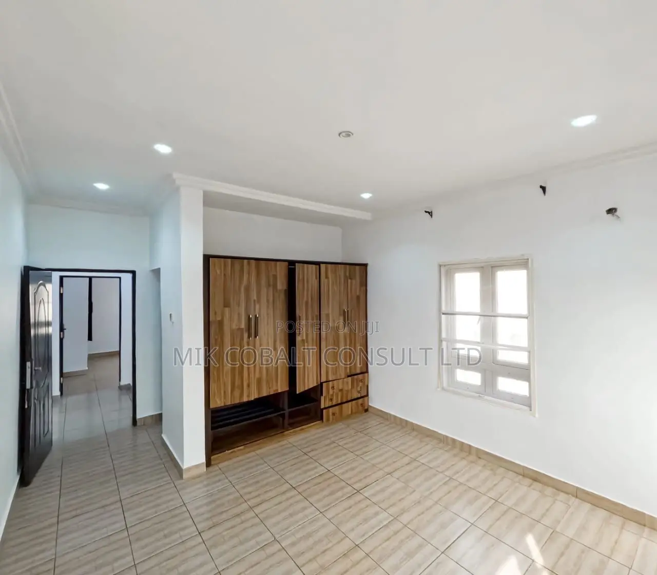 2bdrm Block of Flats in Rockvale Manor, Apo District for sale