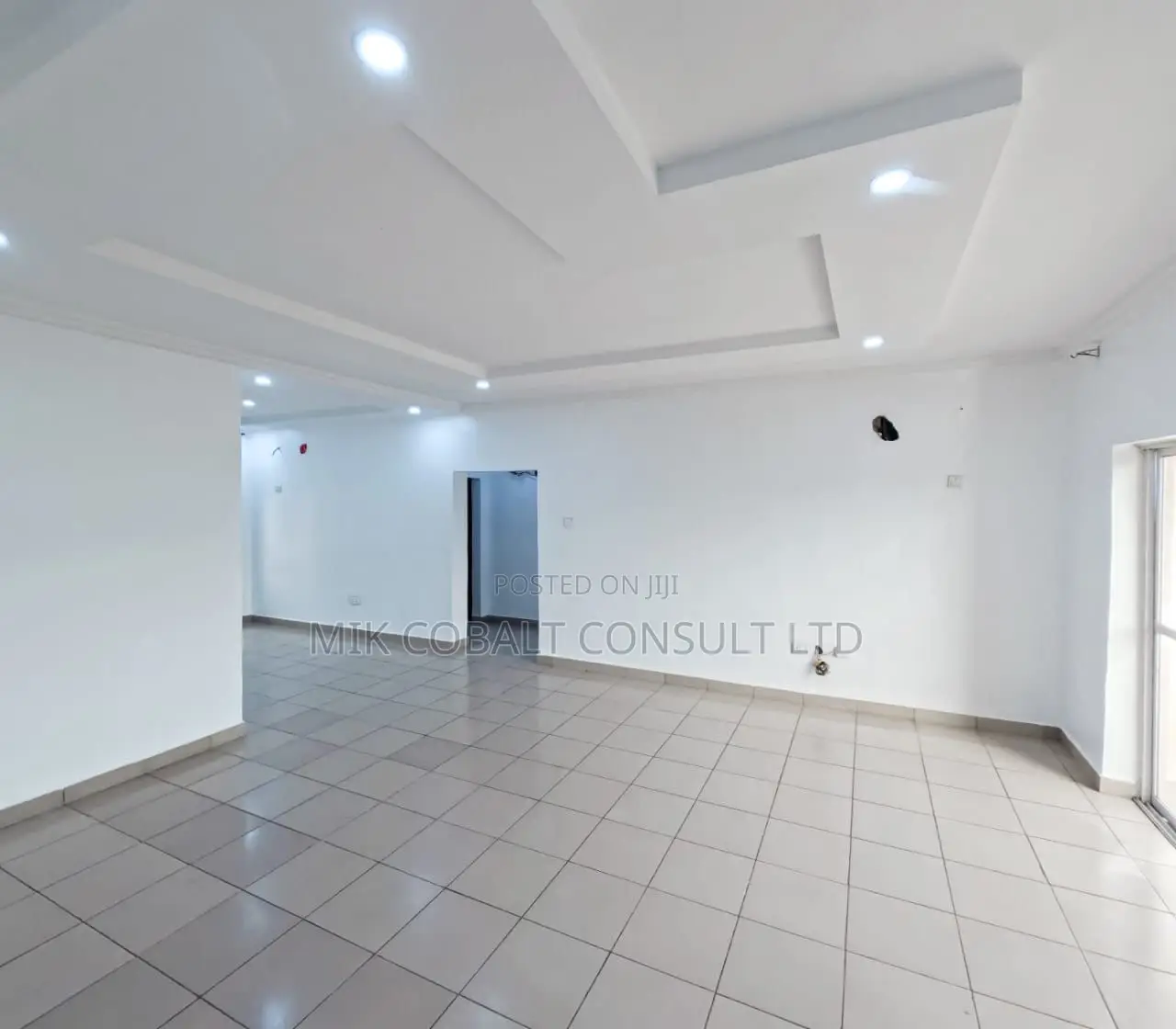 2bdrm Block of Flats in Rockvale Manor, Apo District for sale