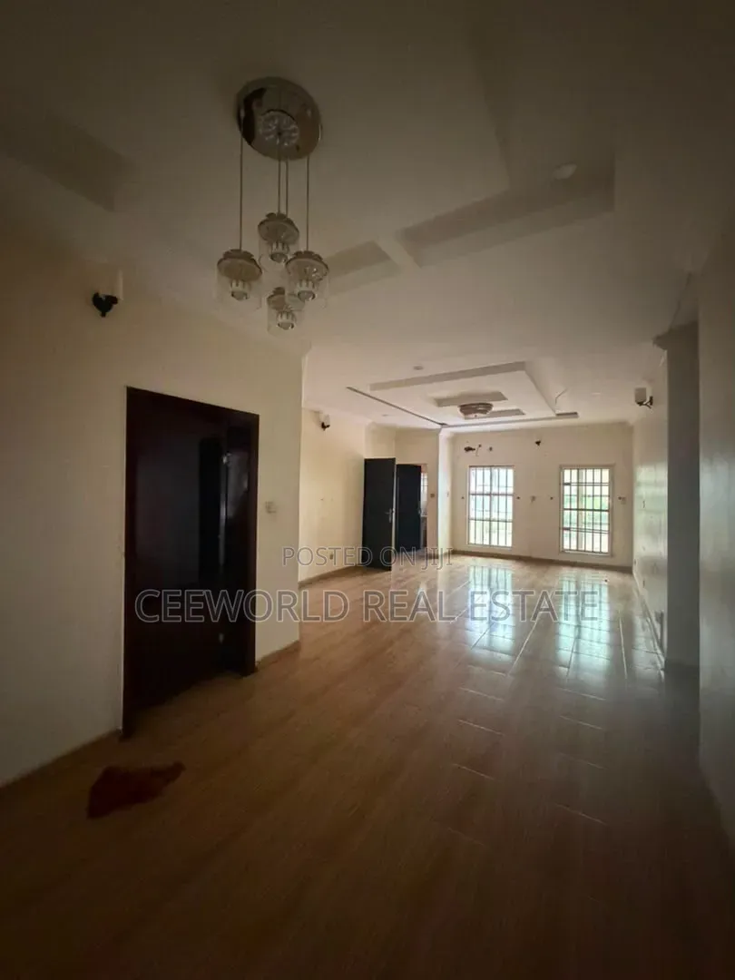 3bdrm Apartment in Kolapo Ishola Gra, Akobo for rent