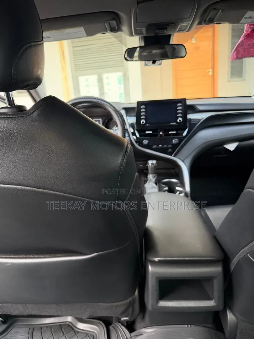 Toyota Camry SE 2021 Gray