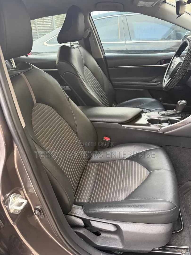 Toyota Camry SE 2021 Gray