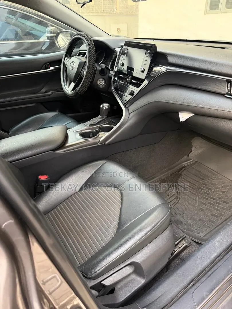 Toyota Camry SE 2021 Gray