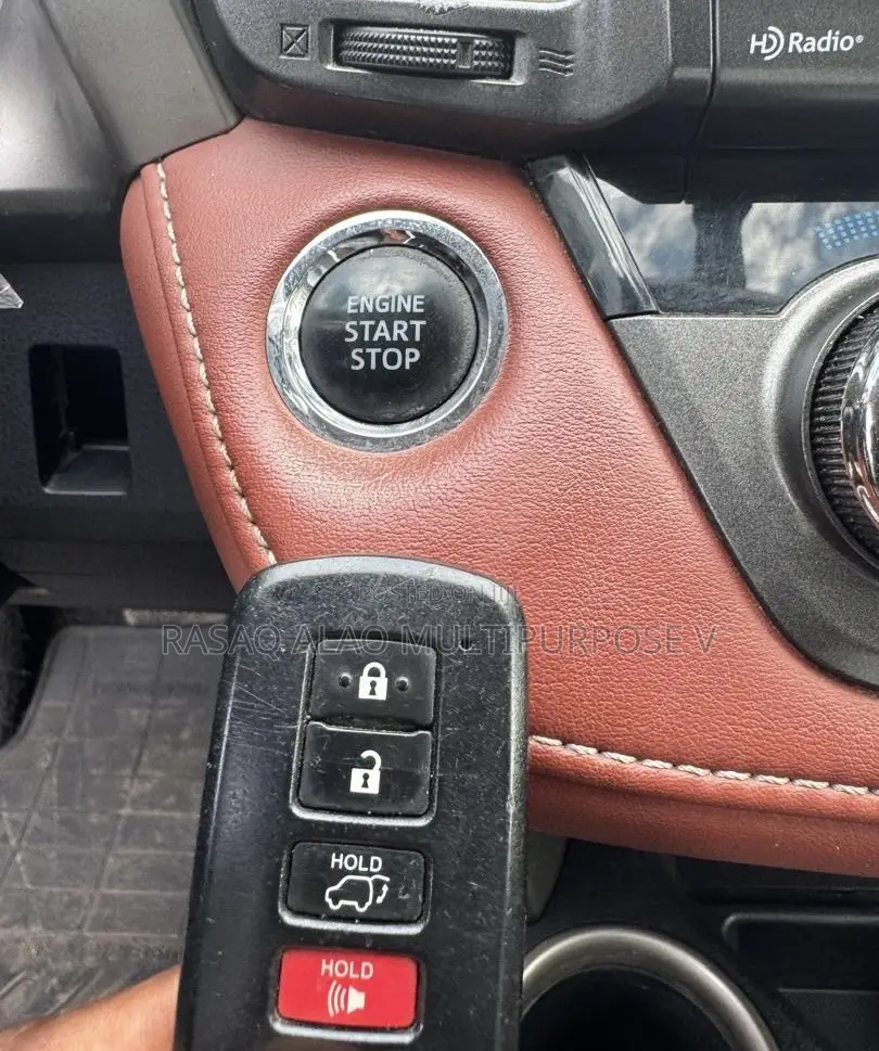 Toyota RAV4 Limited AWD (2.5L 4cyl 6A) 2013 Silver