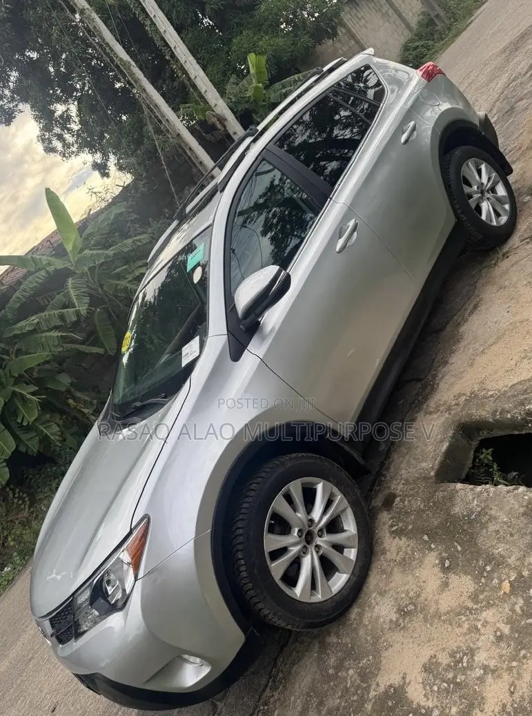 Toyota RAV4 Limited AWD (2.5L 4cyl 6A) 2013 Silver